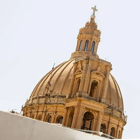 Archbishop Loft With Terrace. 아파트